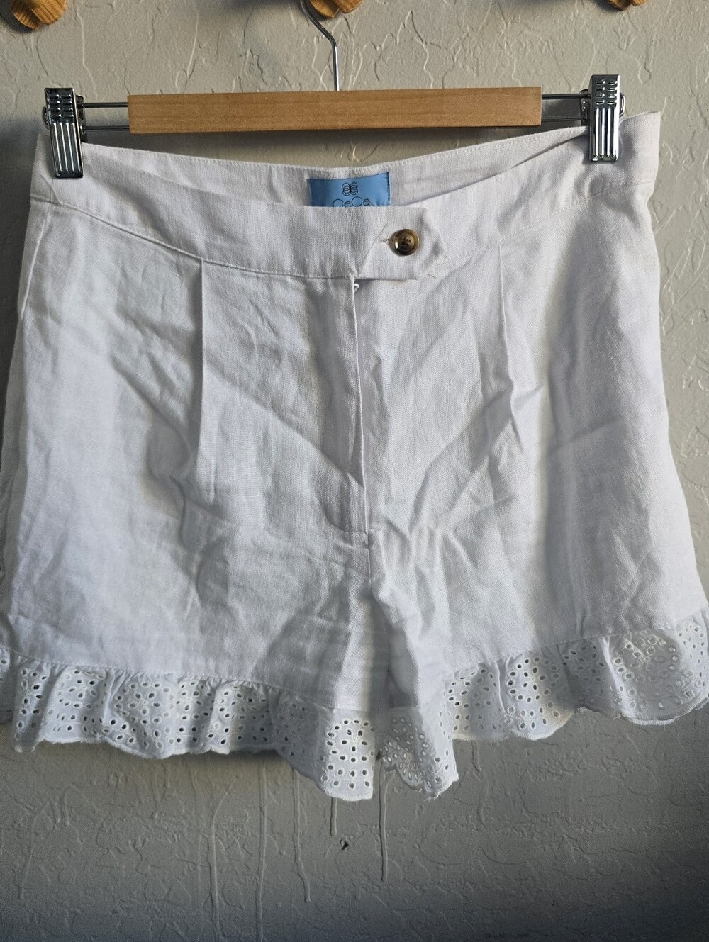 CECE Linen Blend White Lace Trim Shorts Size 2
